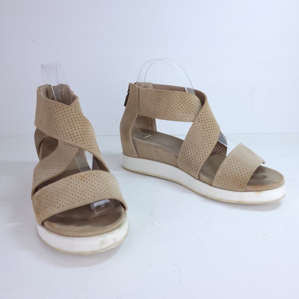 Blondo Tan Cassie Sandal Suede Leather Laser Cut Cross Strap Zip Closure Size 8M